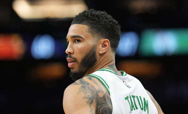 九游游戏中心-包含塔图姆在比赛中受伤退赛，德约科维奇主帅表示担忧的词条