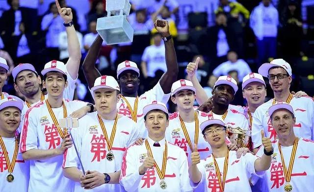 C罗回归首秀大放异彩，国乒主场球迷高呼名字的简单介绍
