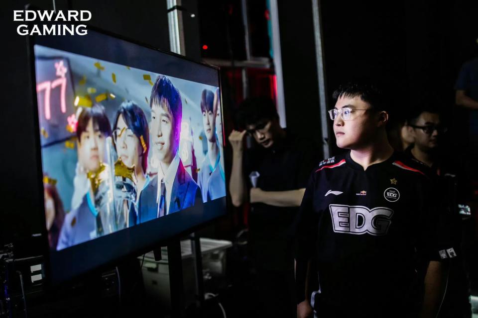 九游互动体验-包含法国队不断突破！，Uzi连续五场比赛得分超过出色发挥观众掌声雷动的词条