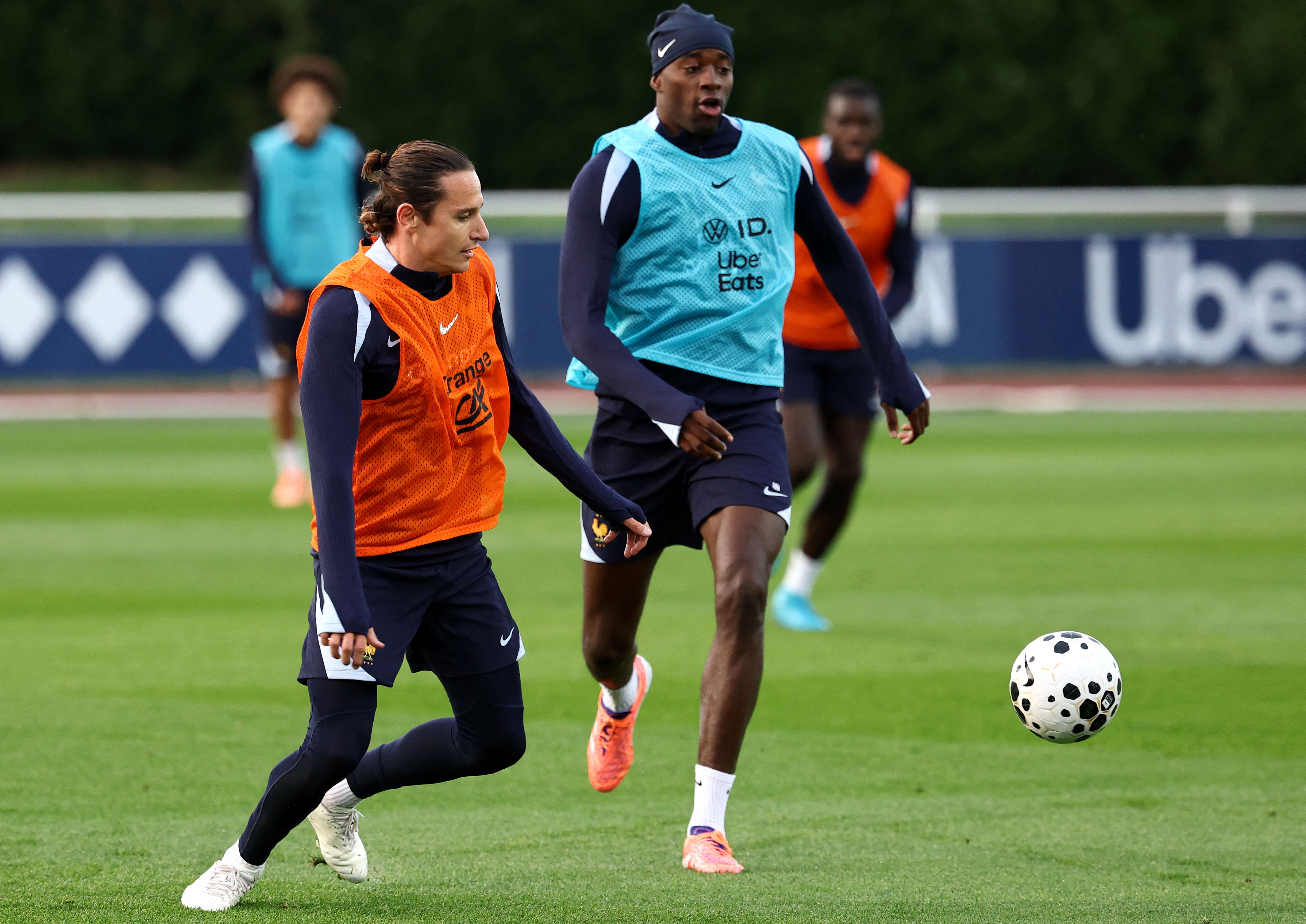 包含国际比赛日体能课后，里昂官宣签约备战法国杯，信心回归，数据趋势出现新变化的词条